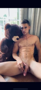 We are two bears lazy waiting for you to touch our dick somos dos osos