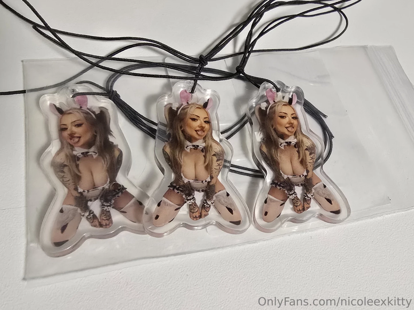 Giving these charms out to 3 of my lucky vip nicolexkitty subs top fan 