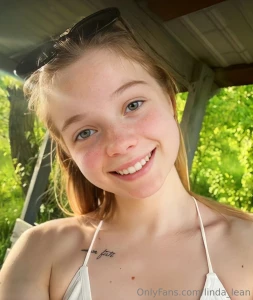 Big ass slut sunnybanny1 wants you to slap it this naughty loves to part 11