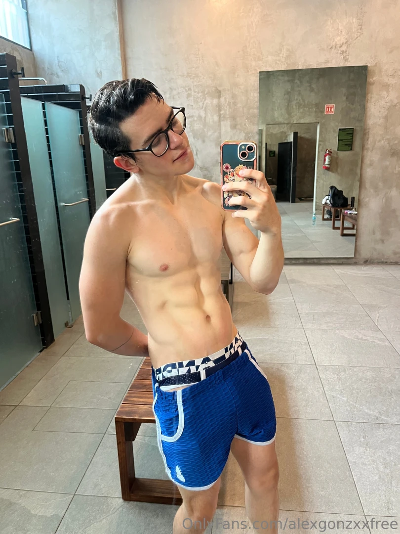 Y si nos damos en el gym would you fuck me at the gym 