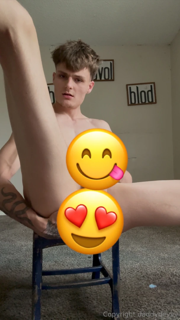 Work cum i decided to stop at this house and make a vid of me cuming 