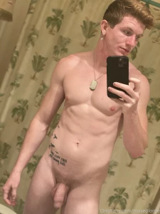 Hey everyone wanna see me fuck a hot stud