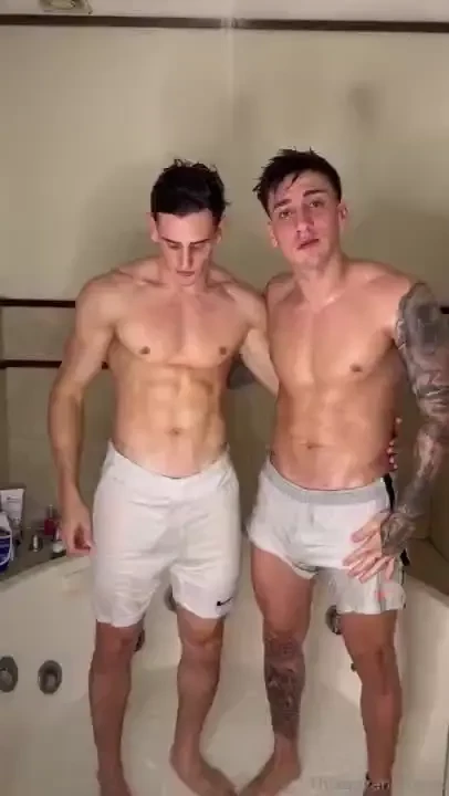 Que rica ducha con mi primo kitoshelby00 