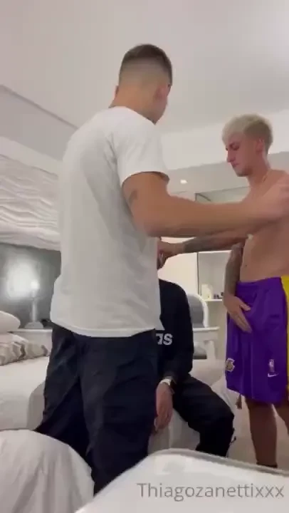 We invited our friend to play a new game and it ended in sex invitamos 