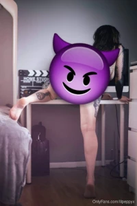 Who wants me to sell some of my old pictures for a huge discounted