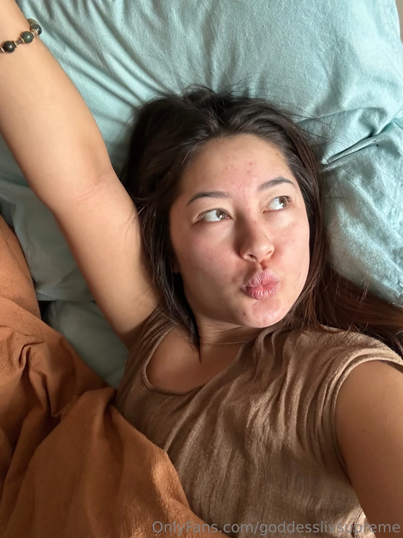 Starting the day with a little bit of sparkle and a whole lot of sass 