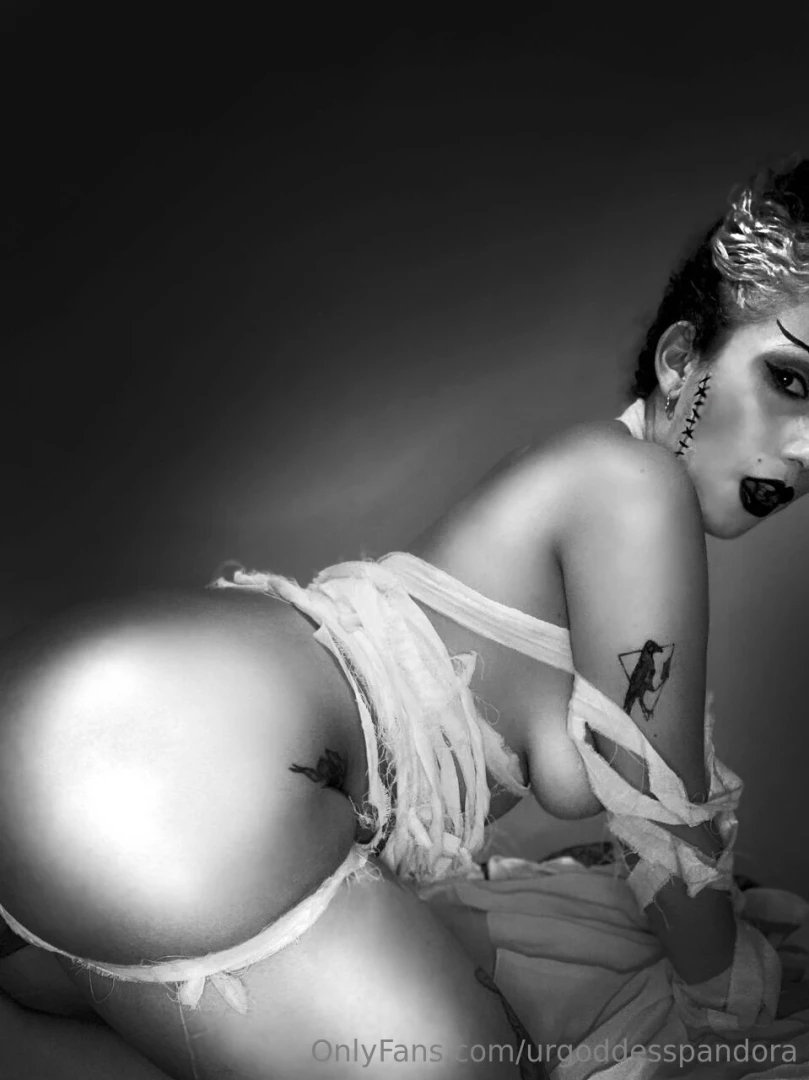 Urgoddesspandora 
