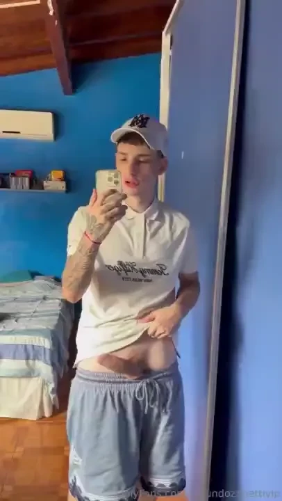 Masturbandome antes de ir a merendar con mi amigo part 4 