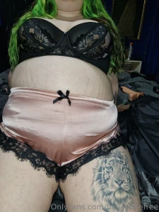 Oops what s that behind me