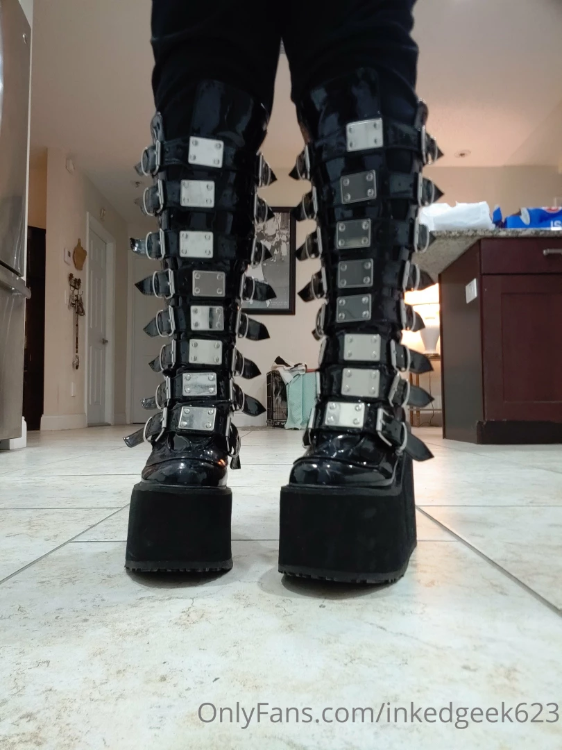 My friend let me borrow her demonias since we re the same size part 1 