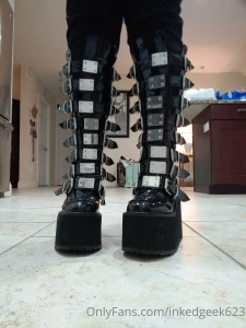 My friend let me borrow her demonias since we re the same size part 1