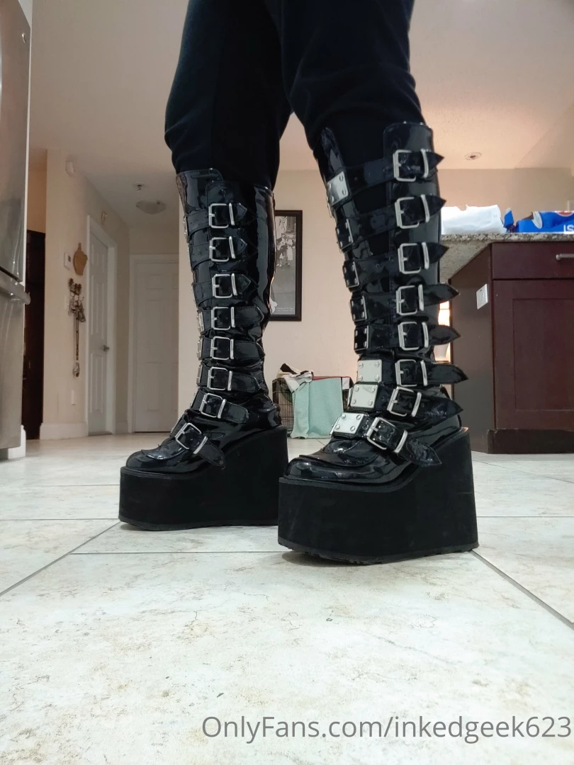 My friend let me borrow her demonias since we re the same size 