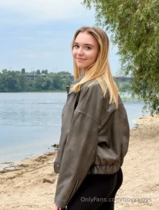 Victoria_home_girl victoria_home_girl need you to stretch out her part 12