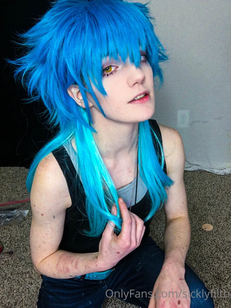 Everyone s favorite blue-haired yaoi protag lmao 