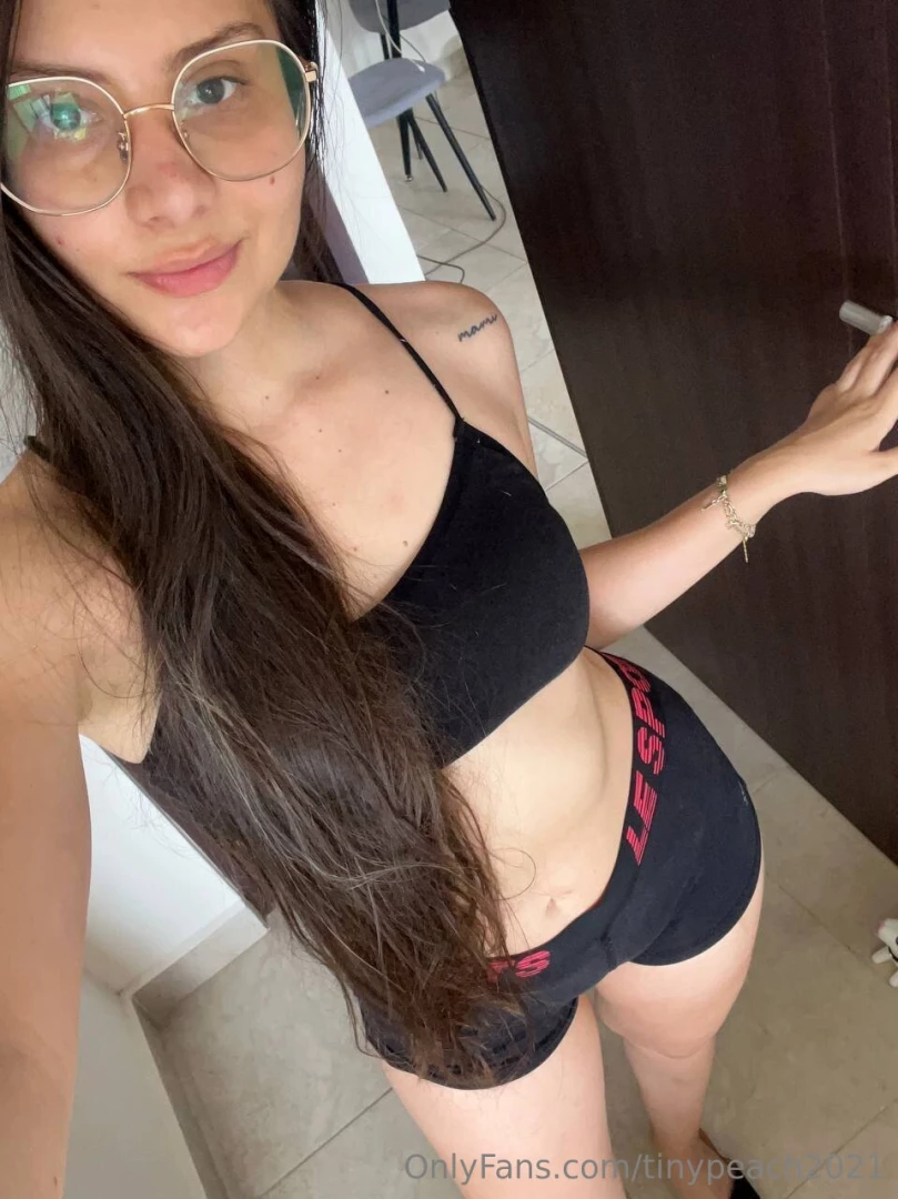 Hi bby i miss u go to my dm and sexting with me 