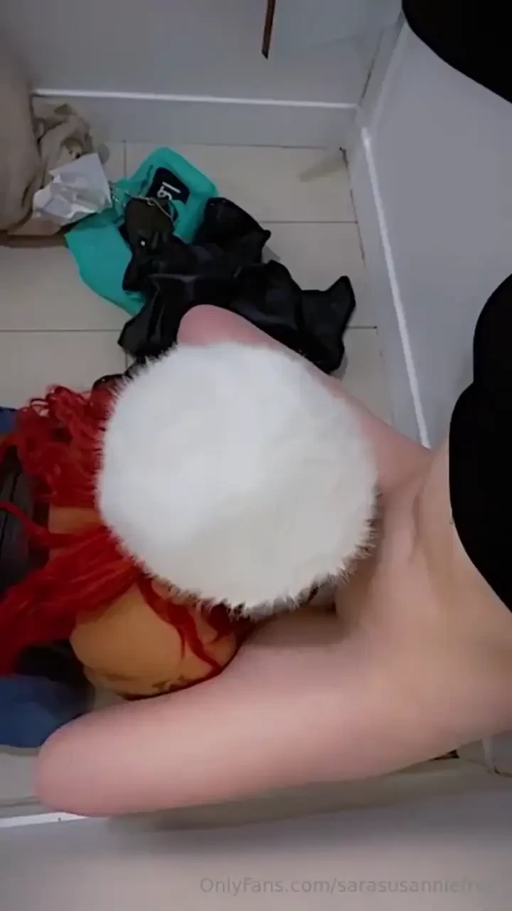 Meilt tulossa mun sivulle pian kuuma sovituskoppi video sarasusannie 