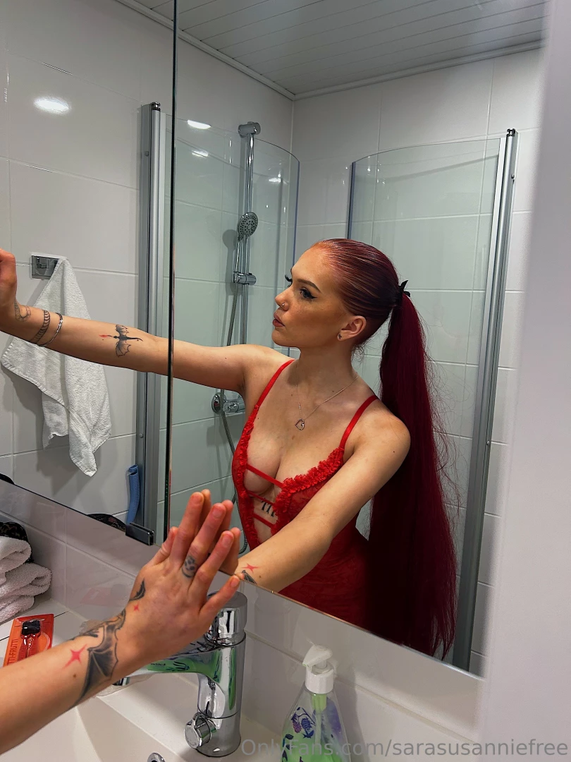 Tunsin oloni n tiksi t ss pikku mekossa mut ehk ois sun aika tulla ja 