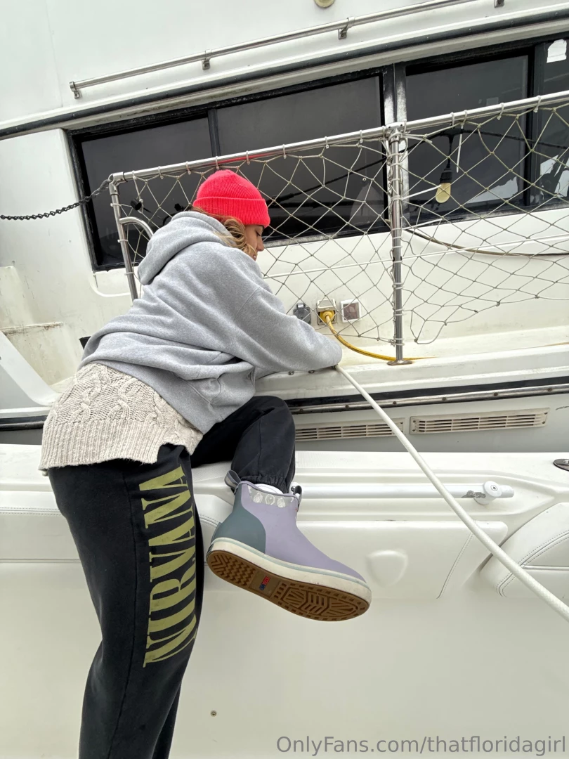 Filling a friends boat up w water 