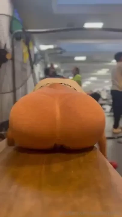 Le ped a una amiga que me filme haciendo el ejercicio ella film esto 