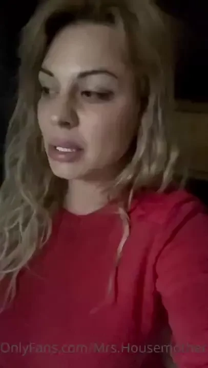 Came home was a looooongggg day happy to put my clothes off 