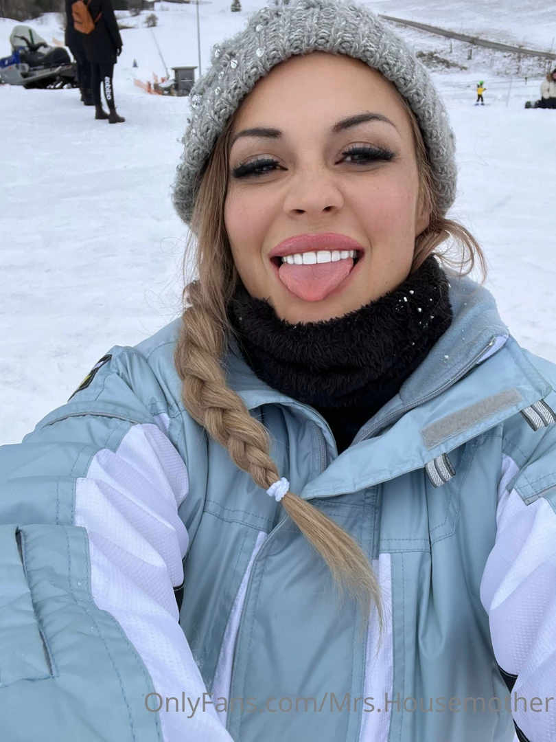 It s not easy to ski but easier as snowboarding jo i m in the hotel to part 1 