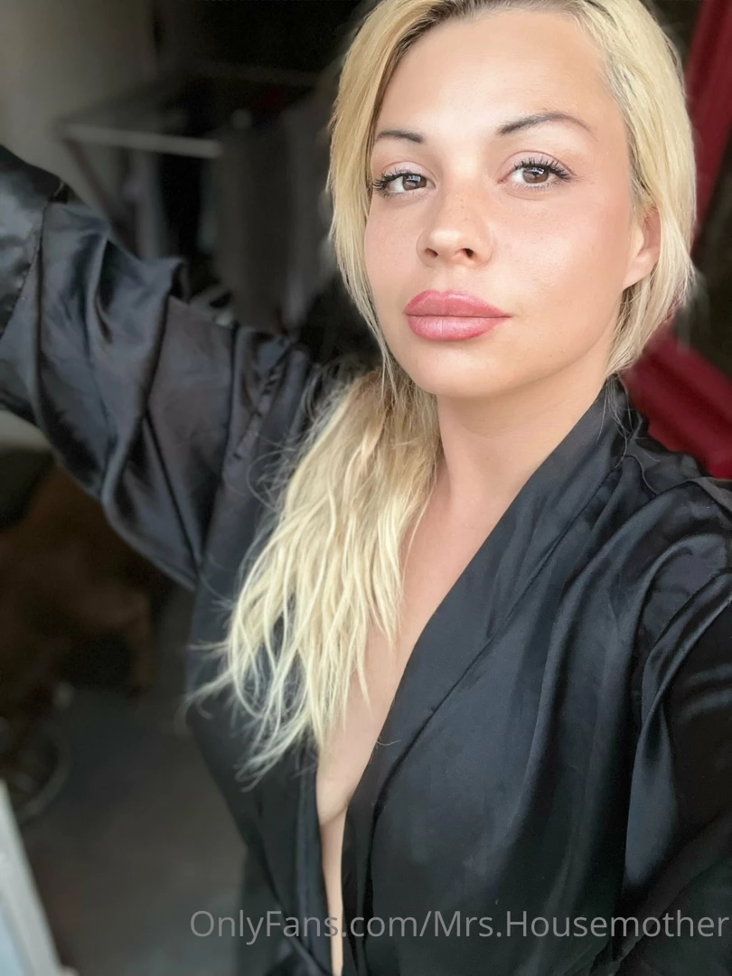 Let s go to the pool don t forget to cream my body before 