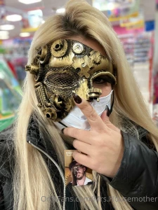 I was outside this mask was so cool but i didn t buy now i m home