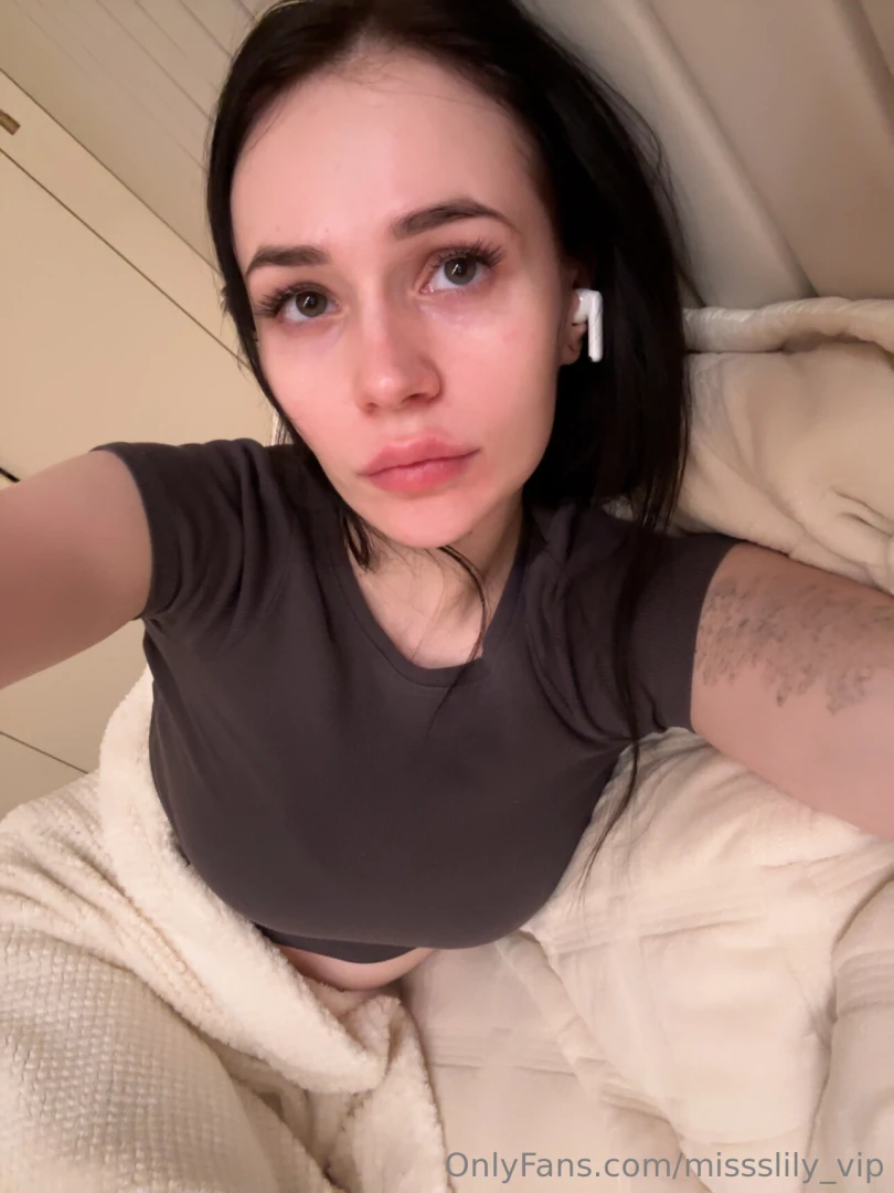 I ve been sick a bit so lazy bed selfies for you i am getting much 