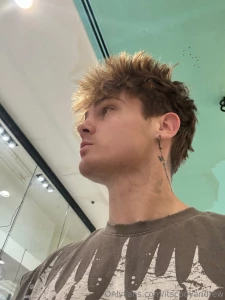 Give me a little kiss part 3