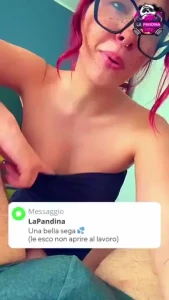 Finalmente il video con le lentiggini fake e le zinne vere al momento