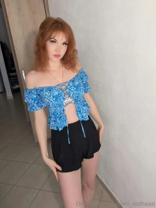 Roses are red violets are blue im feelin pretty and i thought id show