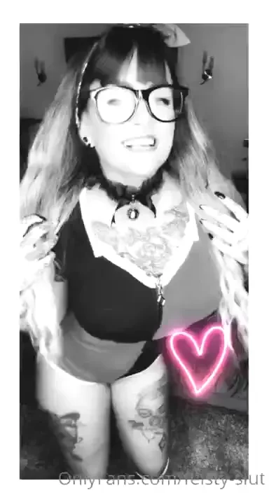 Fuck me like you hate me kiss me like you miss me 