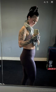 Ad blueeyesblackhair sexy tattooed momma and gym baddie here to share part 3