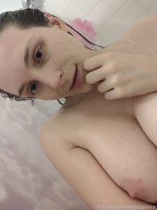 Bare face shower selfie
