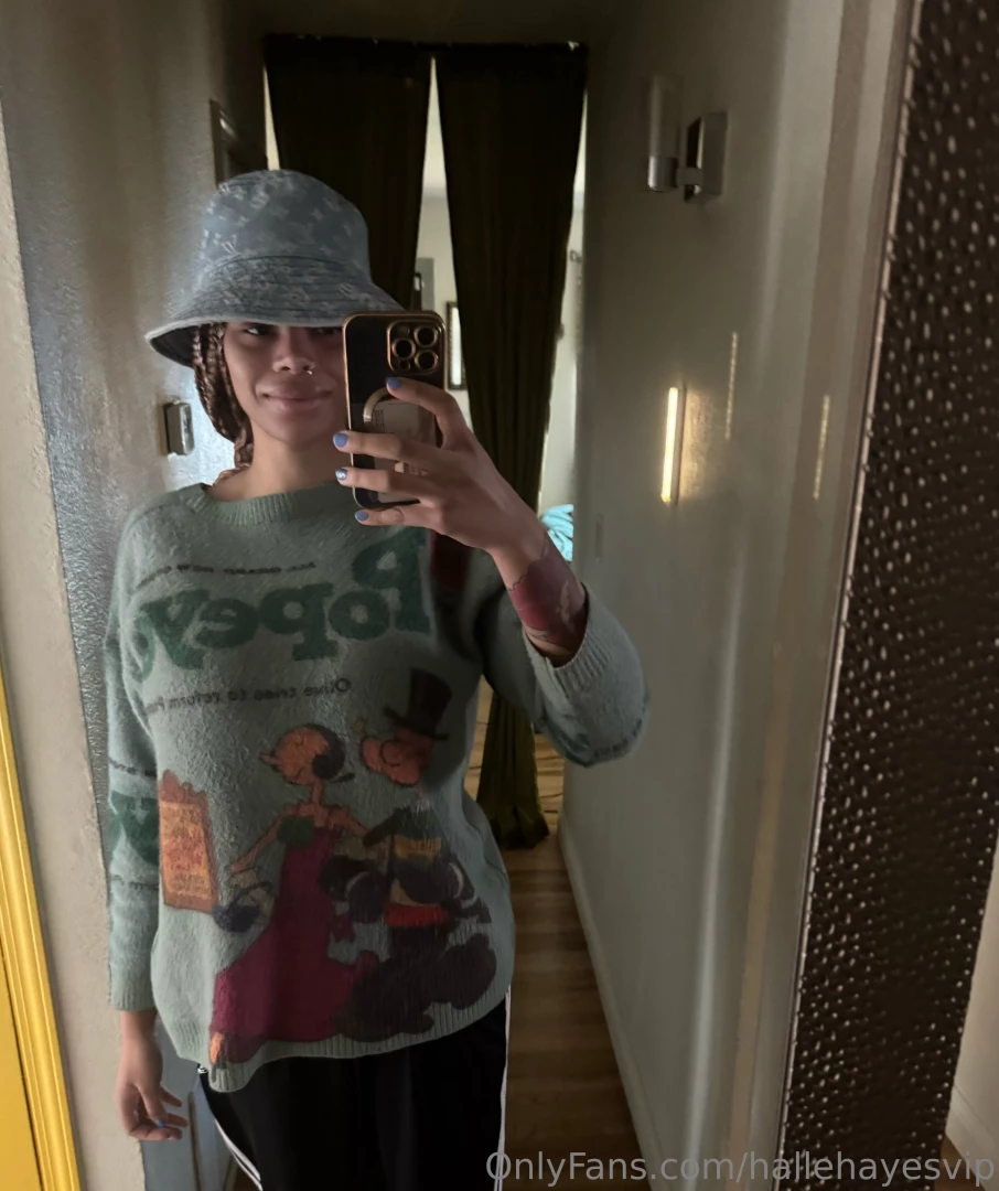 Am i still sexy in my comfy outfit 