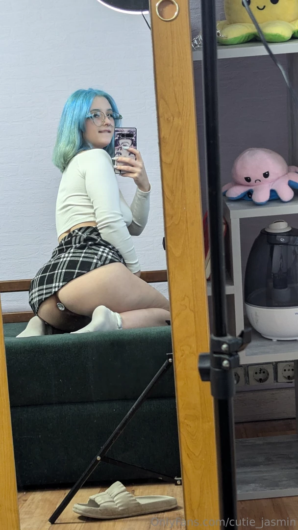 Be careful this shot is too revealing can you see what s under the 