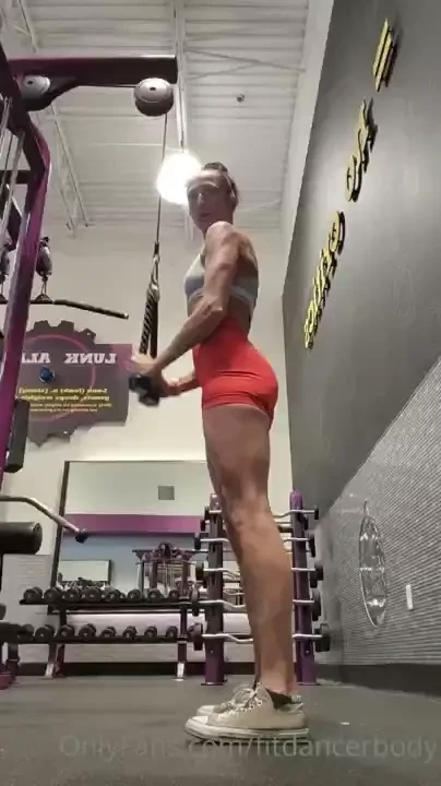 Shaping these arm and shoulder muscles hehe 