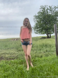 Going live on our free onlyfans this account tonight monday at 9pm amp