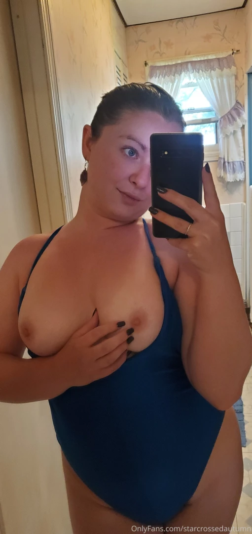 Lazy sunday by the pool 