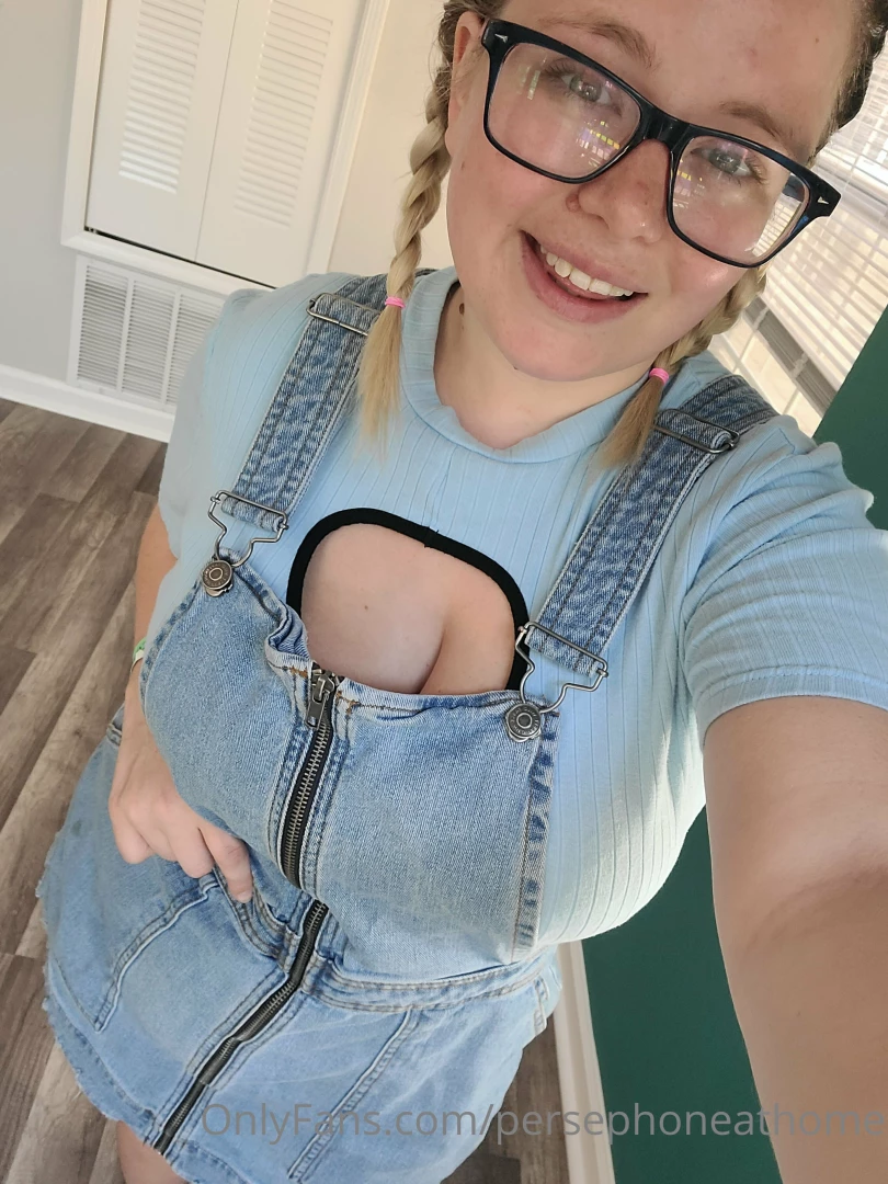 Going shopping with no panties 