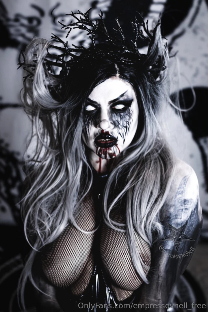 Happy new year from your black metal empress 