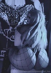 Would you worship my big goth ass