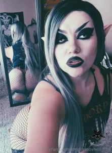 Little throwback to a sexy goth elf look i did don t i have a perfect part 2