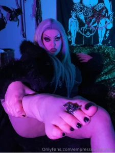 Shut up and suck on my toes