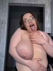 This marykolinz with huge tits and ass loves hard cock her mouth wants part 72