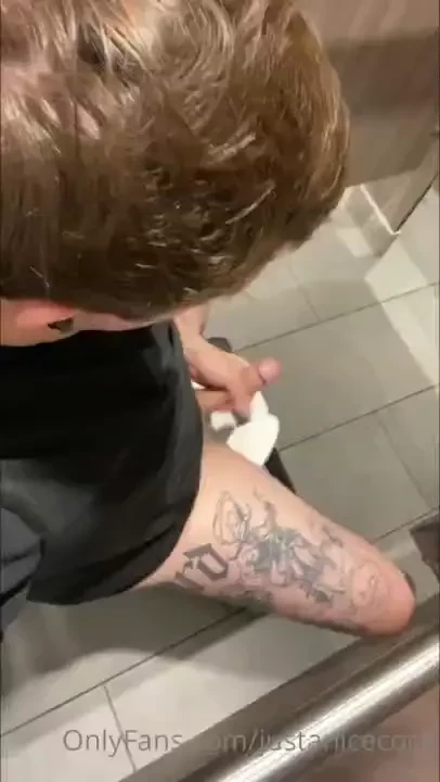 Just stroking before the gym wanna help me milk out my pre-workout 