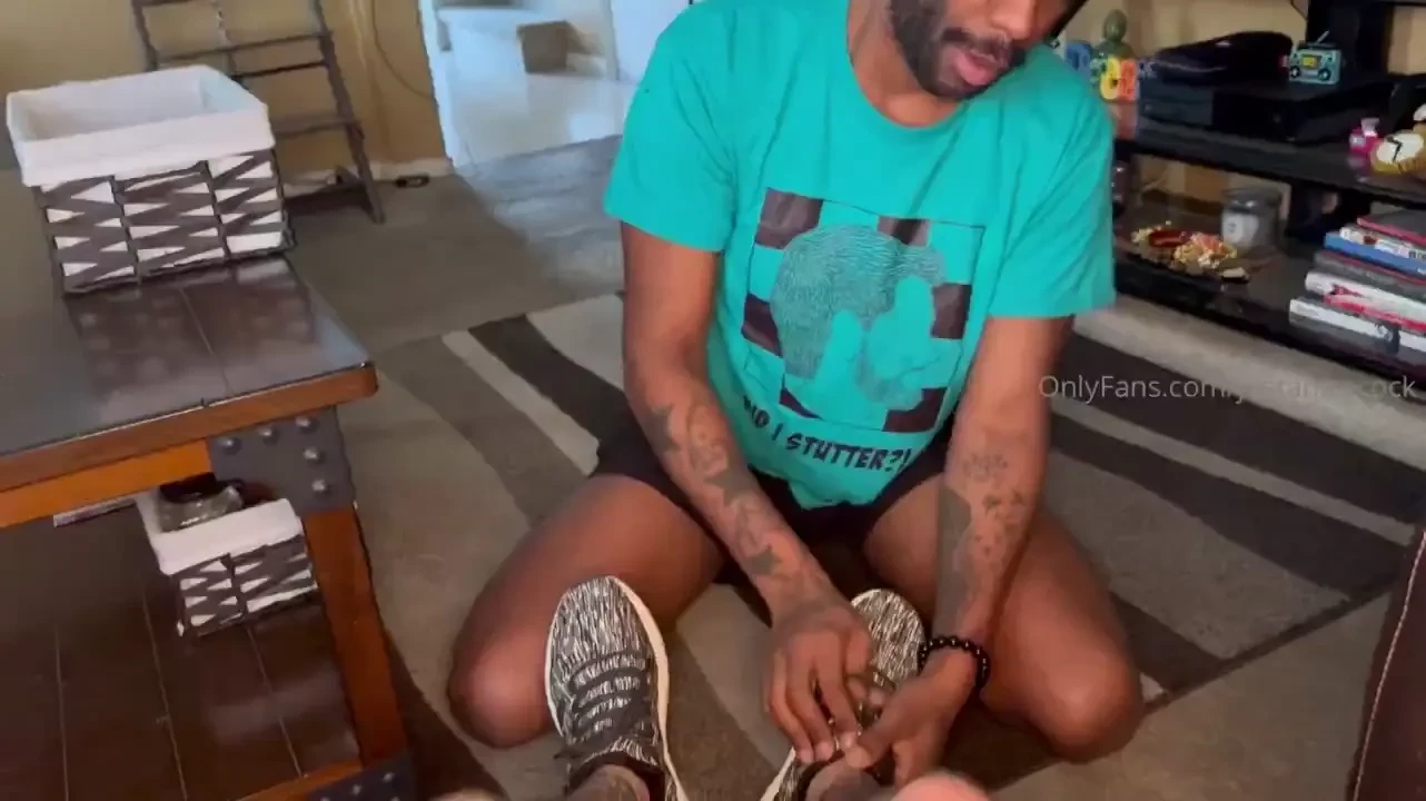 Coming home to augustalexanderxxx on his knees like a good little foot 