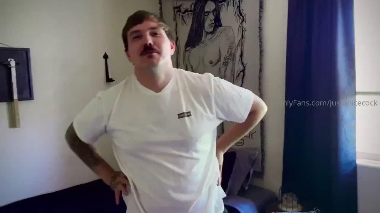 Domsluvz comes to invite me to the gym when he catches me wearing his 