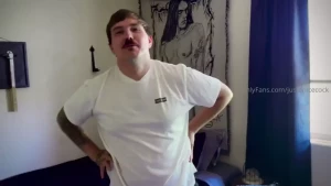 Domsluvz comes to invite me to the gym when he catches me wearing his