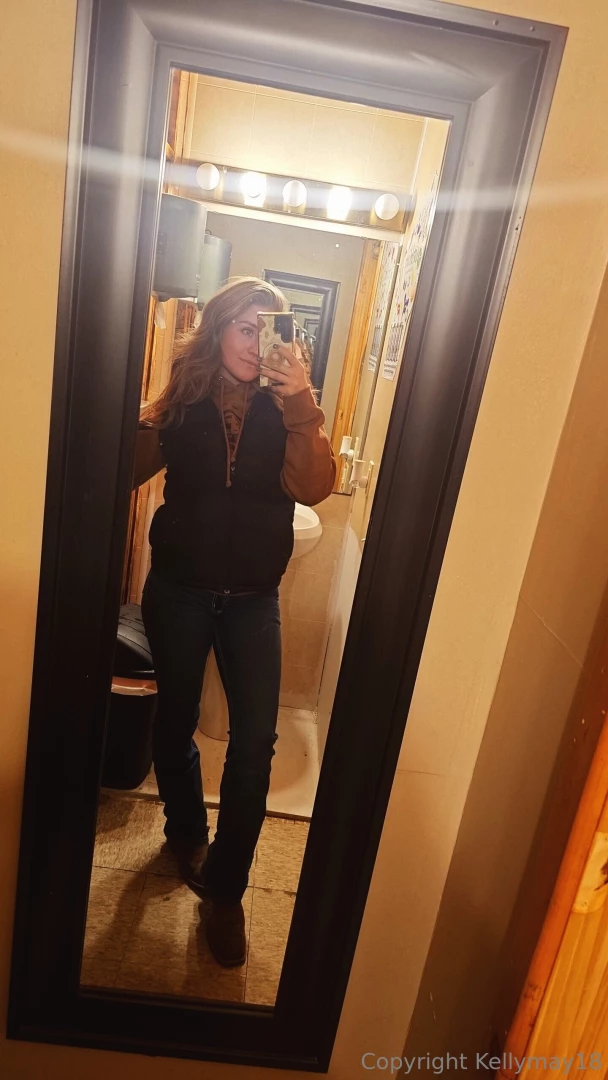 My vip is 60 off plus i m going live tonight 9 30pm ct https onlyfans 